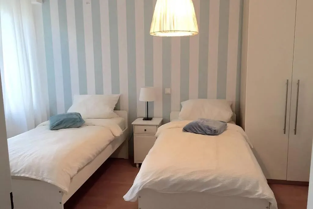 Apartment 120 Qm -3 Schlafzimmer-2 Baeder- Fuer 7 Gaeste Dusseldorf Germany